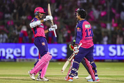Jaipur-Rajasthan-Royals-Vaibhav-Suryavanshi-with-teammate-Yashasvi-Jaiswal-cel-.jpg
