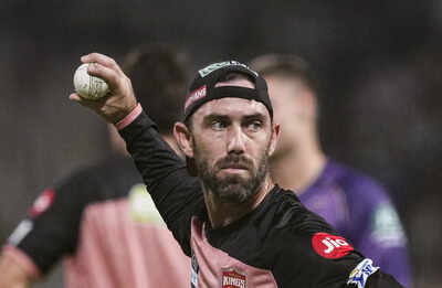 Kolkata-Punjab-Kings-Glenn-Maxwell-warms-up-before-an-Indian-Premier-League-I-.jpg
