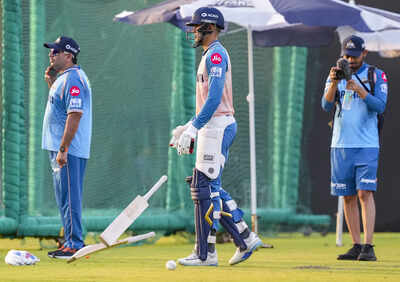 Ahmedabad-Gujarat-Titans-captain-Shubman-Gill-after-suffering-a-thumb-injury-.jpg