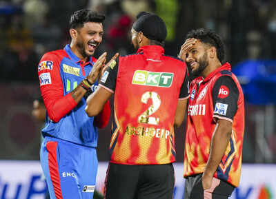 Dharamshala-Delhi-Capitals-captain-Axar-Patel-with-Punjab-Kings-players-Arshd-.jpg