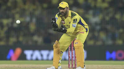 Dhoni-1105-AP.jpg