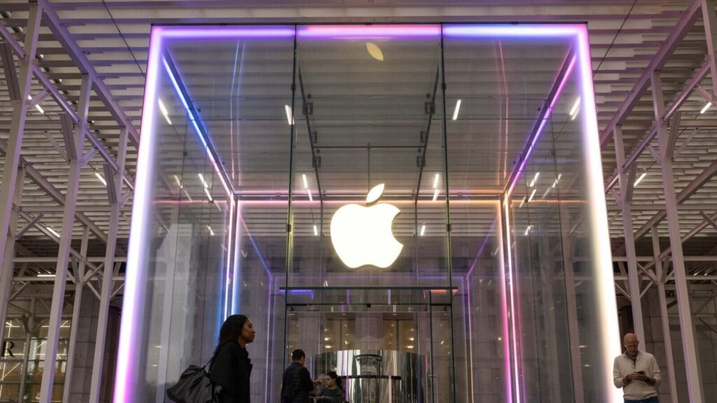 EU-APPLE-TARIFFS-28_1748570824458_1748570832389.jpg