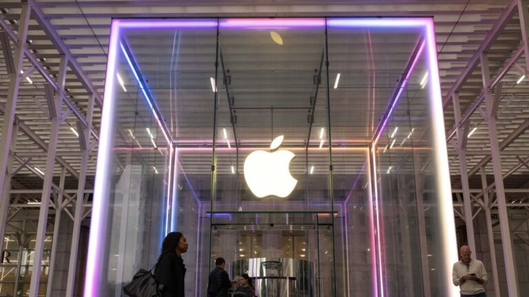 EU-APPLE-TARIFFS-28_1748570824458_1748570832389.jpg