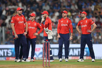 England-cricket-team.jpg