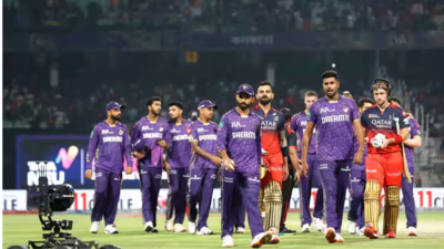 KKR-team-with-Virat-Kohli-and-Liam-Livingstone.jpg