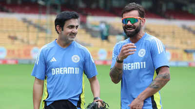 Virat-Gambhir-1205-AFP.jpg