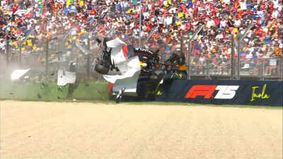 Yuki-Tsunodas-F1-car-in-pieces.jpg