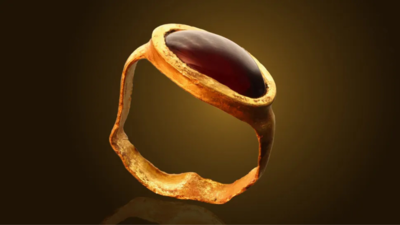 2300-year-old-gold-ring-found-in-Jerusalem-linked-ancient-engagement-rituals.jpg