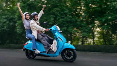 Bajaj-Chetak-3001-launched-at-Rs-99990-.jpg