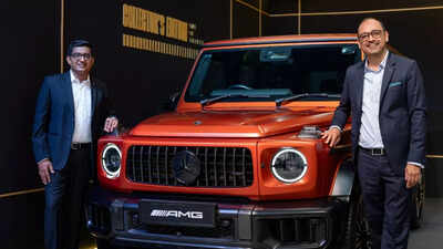Mercedes-RD-head-Manu-Saale-and-India-head-Santosh-Iyer-with-the-G63-Collectors-Edition-.jpg