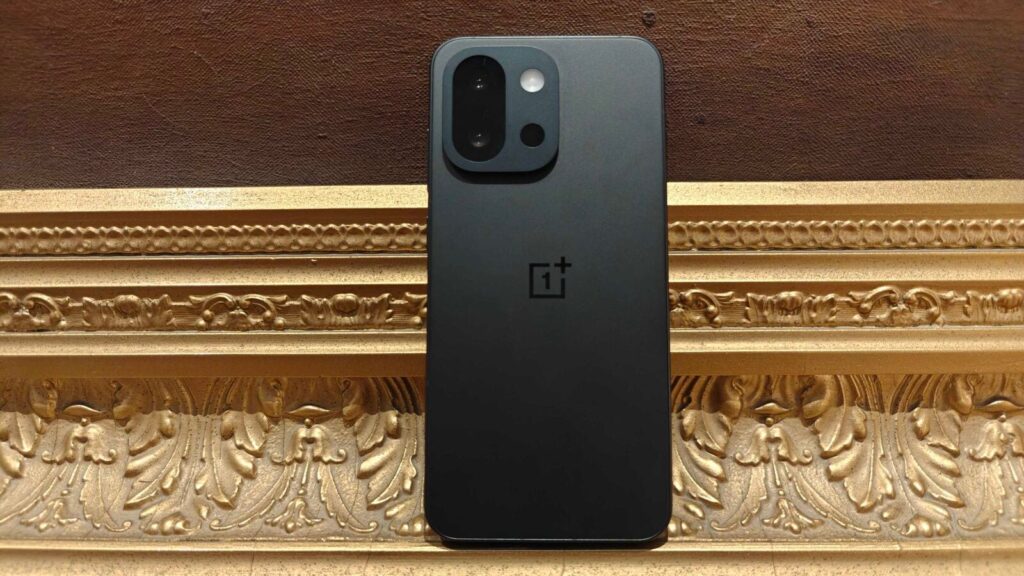 OnePlus_13s_1748850280098_1748850280411.jpg