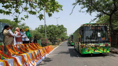 PM-Modi-flags-off-200-new-e-buses-in-Delhi-Equipped-with-CCTV-GPS-more.jpg