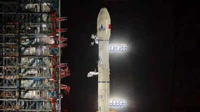 CNSA-releases-images-of-Earth-and-Moon-by-Tianwen-2-from-590000-km-in-deep-space.jpg