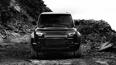 Land-Rover-Defender-Octa-goes-stealth-with-Black-Edition-Check-pics.jpg