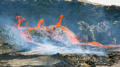 Lava-bursts-from-Earths-mantle-are-creating-a-new-ocean-in-Africa.jpg