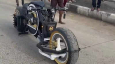 AI-powered-bike-Garuda-made-from-scrap-with-Tesla-like-features-by-Gujarat-students.jpg