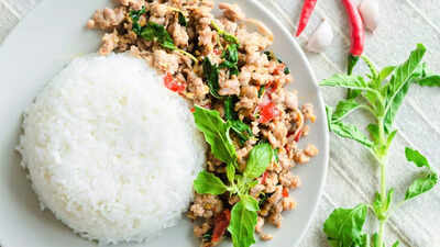 5-health-reasons-basil-should-be-on-your-plate-every-day-support-digestion-balance-blood-sugar-and-s.jpeg