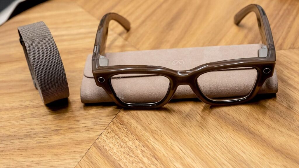 META-GLASSES-22_1758159508429_1758159525030.jpg