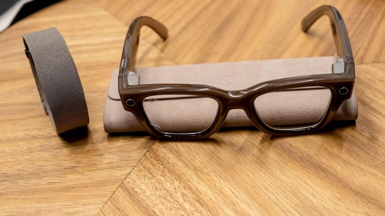 META-GLASSES-22_1758159508429_1758159525030.jpg