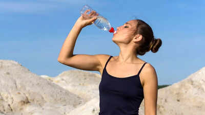 dehydration-can-increase-stress-hormone-levels-and-damage-your-heart-and-brain.jpg
