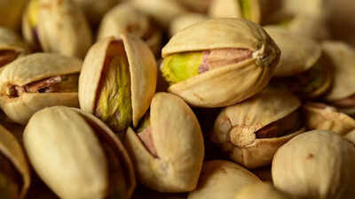 lower-your-blood-pressure-naturally-by-eating-pistachios-daily-study.jpg