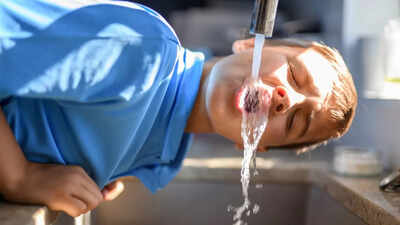 new-research-says-water-could-be-the-missing-ingredient-in-your-teens-study-routine.jpg