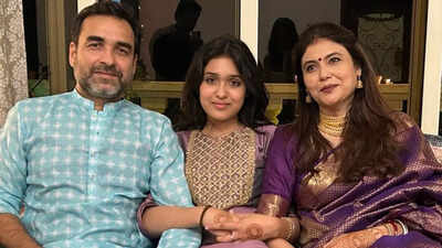 pankaj-tripathi-with-family.jpg