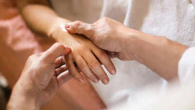 reverse-migraine-pain-naturally-hidden-acupressure-points-and-simple-techniques-to-reduce-headaches.jpeg