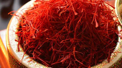 saffron-for-glowing-skin-natural-diy-remedies-for-brightness-scars-and-pigmentation.jpg