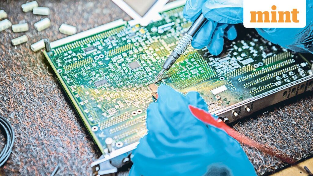 semiconductor_1740920043985_1758626468069.jpg