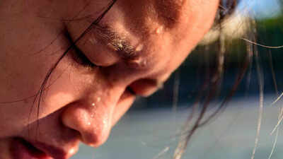 what-causes-excessive-sweating-on-the-face-and-head-understanding-craniofacial-hyperhidrosis.jpg