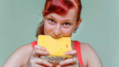 what-happens-when-you-eat-cheese-every-day-benefits-risks-and-what-science-says.jpg