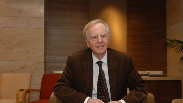 2-0-149017417-John-Sculley-PIVOT-4C-0_1681021464971_1760349631134.jpg