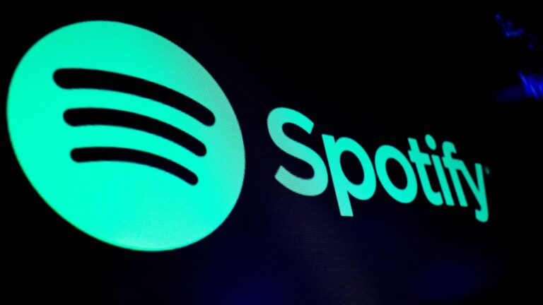 NETFLIX-SPOTIFY-TECH-PODCASTS-0_1761152160492_1761152172706.JPG