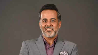 chetan-bhagat-1.jpg