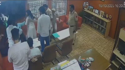 dusu-joint-secretary-slaps-professor-at-ambedkar-college-du-teachers-body-demands-action.jpg