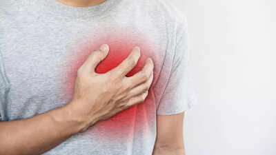 how-to-survive-a-heart-attack-alone-essential-steps-to-take-immediately.jpg