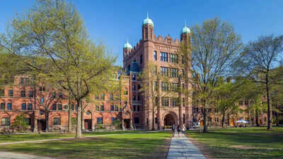 the-ivy-left-standing-how-yale-university-has-weathered-federal-funding-pressures.jpg