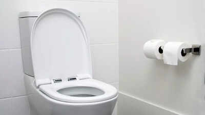 7-causes-of-pee-that-smell-bad-without-pain-and-the-health-risks-to-watch-for.jpg