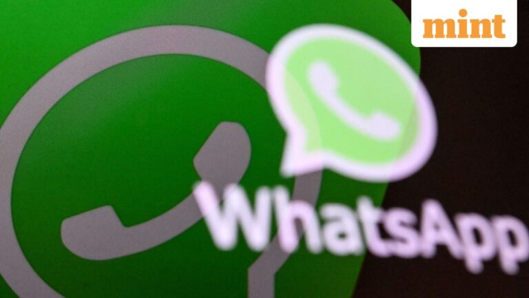 FILES-RUSSIA-INTERNET-WHATSAPP-BAN-0_1764499689839_1764499704980.jpg
