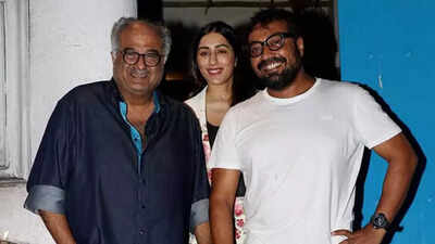 anurag-kashyap-and-boney-kapoor-pose-for-the-cameras-at-the-success-party-of-lust-stories-201806-152.jpeg