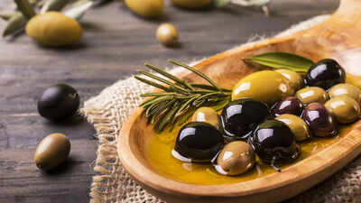 olives39-health-benefits-how-green-and-black-olives-boost-heart-brain-and-overall-wellness.jpg