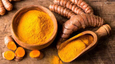 raw-turmeric-vs-turmeric-powder-which-offers-greater-health-benefits-and-curcumin-absorption.jpg