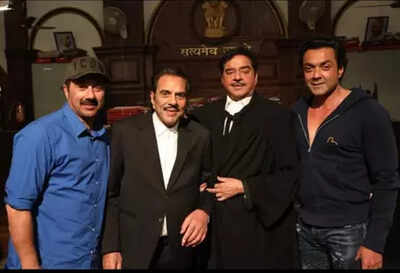 shatrughan-sinha-meets-sunny-deol-bobby-deol-offers-heartfelt-condolences-on-dharmendras-demise.jpg