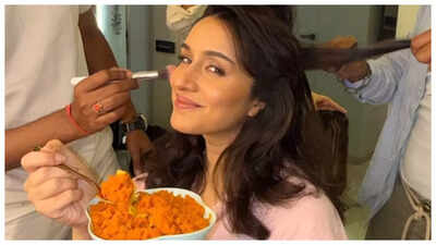 shraddha-kapoors-gajar-ka-halwa-moment-gives-perfect-winter-foodie-vibes-stree-actress-asks-.jpg