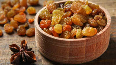 soaked-vs-dried-raisins-health-benefits-nutritional-value-digestive-support-and-which-is-healthier.j.jpeg