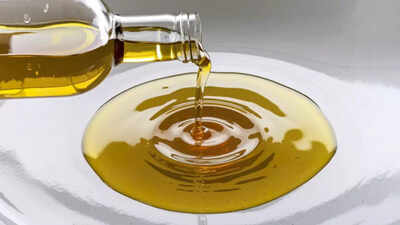 7-unexpected-cooking-oil-uses-in-the-garden.jpg
