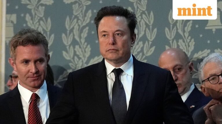Elon_Musk_1765381524651_1765381524864.jpg