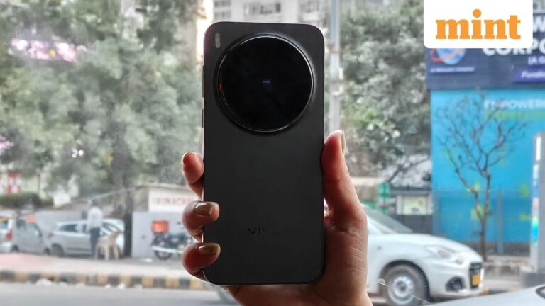 Vivo_X300_Pro_1765366749662_1765366749872.jpg