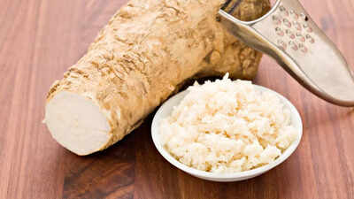 horseradish-health-benefits-you-need-to-know-soothe-sinuses-fight-cancer-naturally-how-to-prepare-an.jpeg
